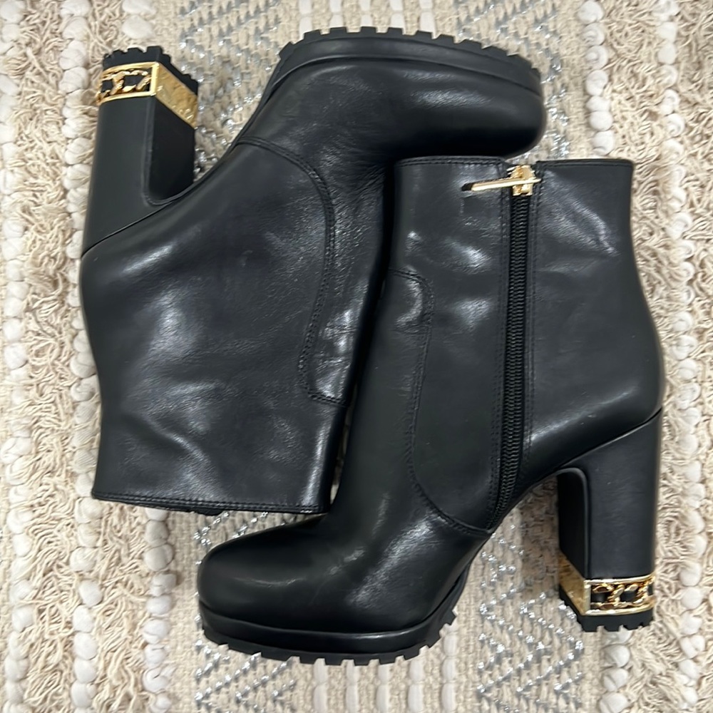 BLACK BOOTIES